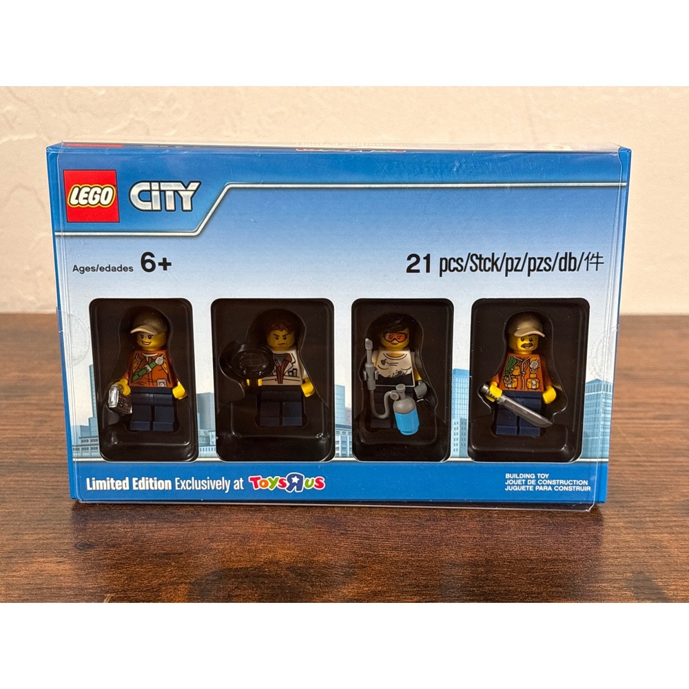 LEGO City 5004940 Jungle Exploration Minifigure Collection Toys R Us Exclusive